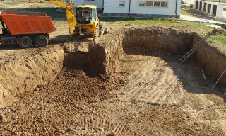 Рытье котлованов под фундамент в Тихвине – цена от 2614 руб. за м3 | ГОСТСТРОЙ