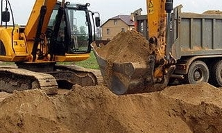 Выкопать яму экскаватором в Тихвине от 941 руб. - ГОСТСТРОЙ